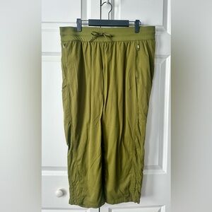 The North Face Capri Pants Women’s XL Olive Hiking Travel